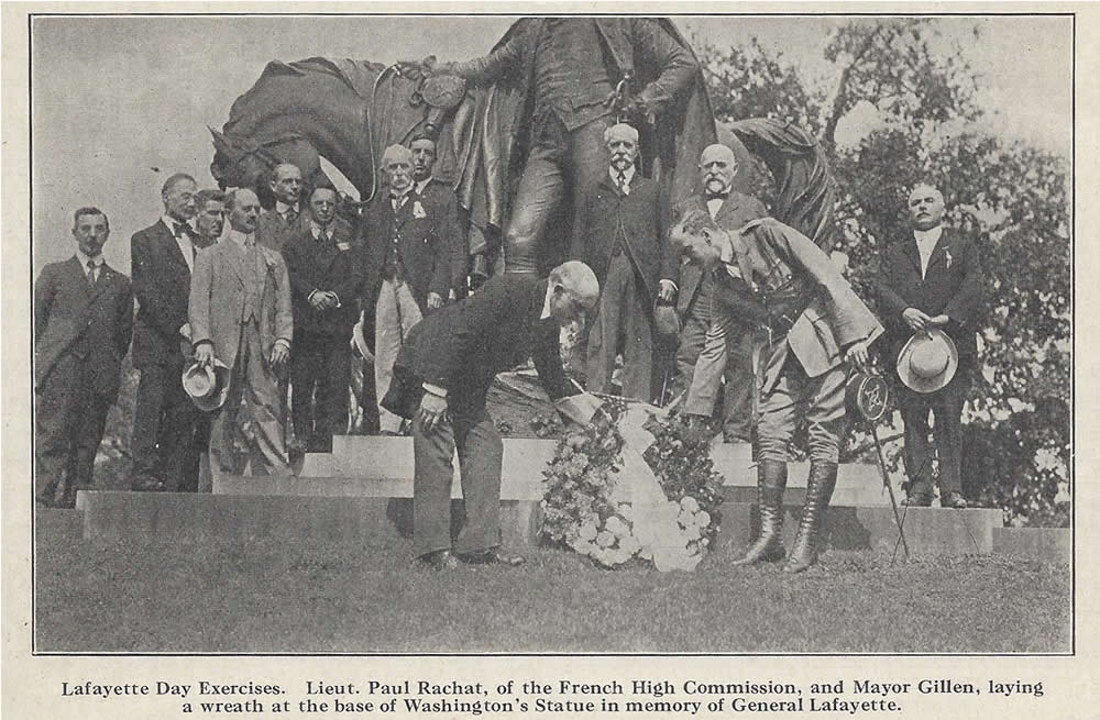 Laying a Wreath
Photo from 1920 Newspaper Carrier's Annual
