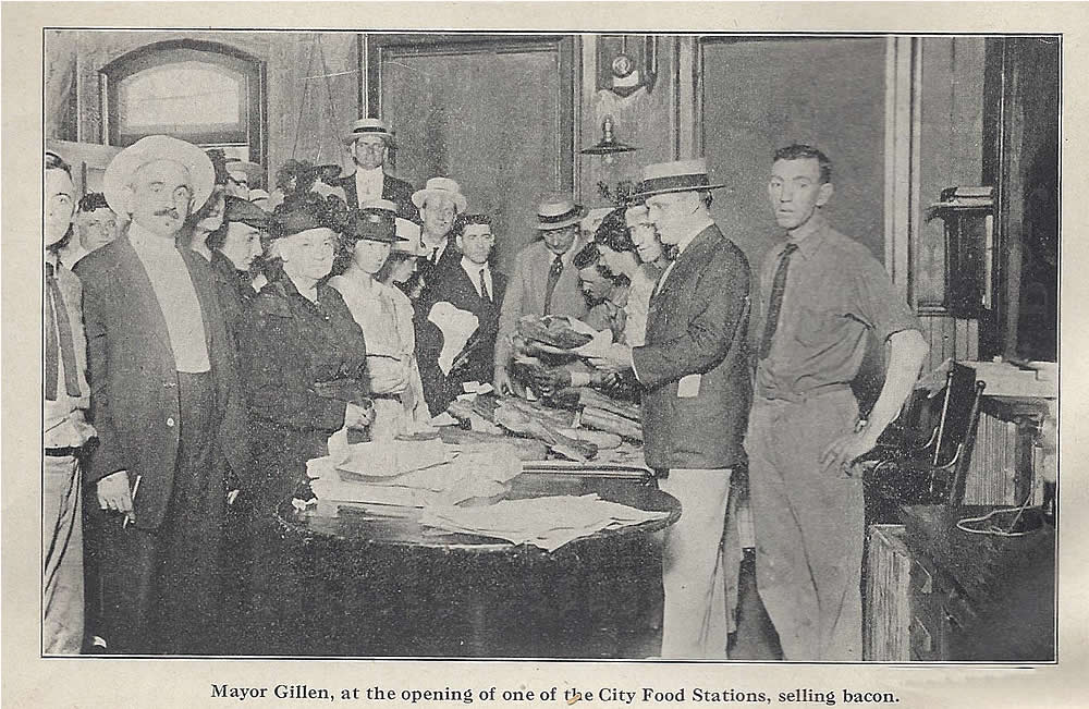 Selling Bacon
Photo from 1920 Newspaper Carrier's Annual
